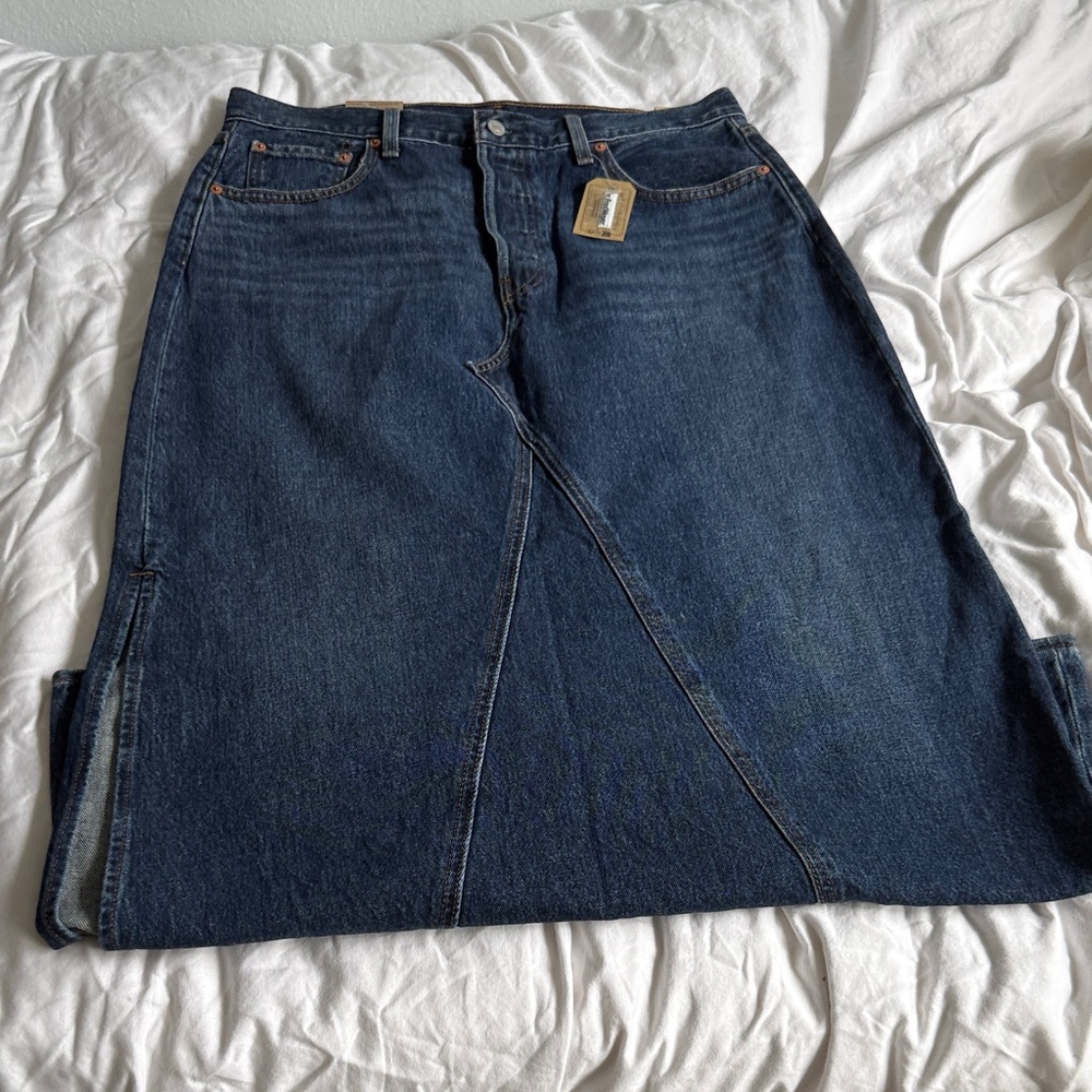 NWT Levi’s long skirt 32